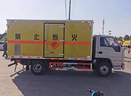 巴青爆破器材运输车